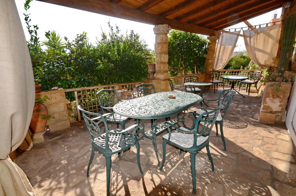 Felline In Bed&Breakfast Dimora Di Charme El Salento Luaran gambar